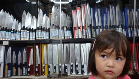 Lana looking at the knives in the Kyoto knifeshop