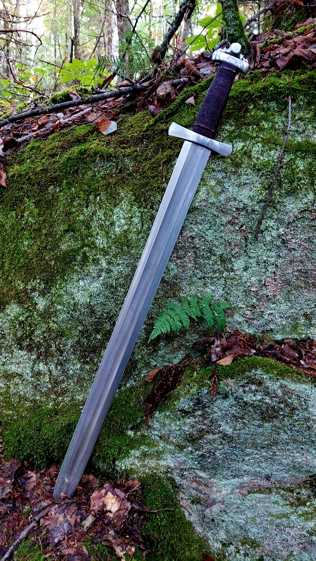 Full length Hjalmar Viking Sword